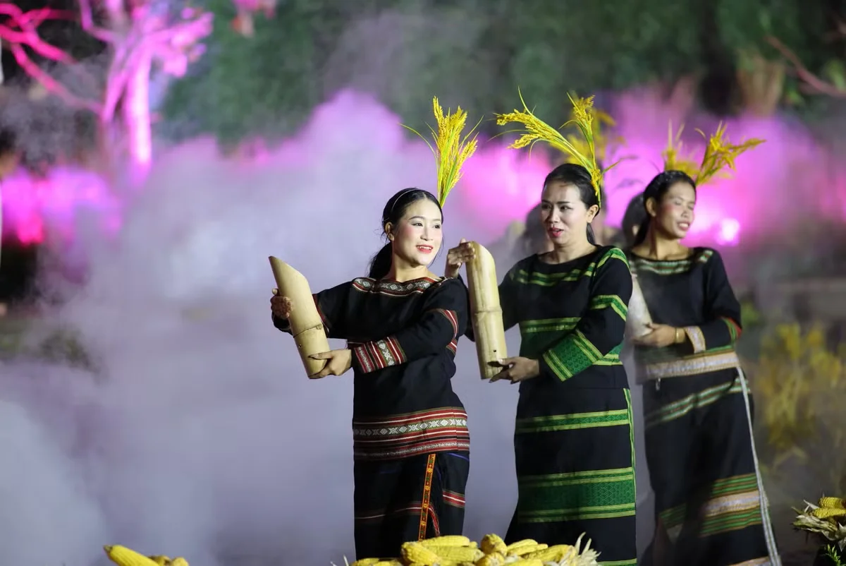 Experience the Soul of the Highlands: The Enchanting 'Đại ngàn reo' Art Performance