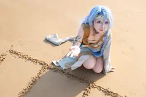 Coser G44 Won't Get Hurt Shines as Reverse: 1999 Character 37 on a Sunny Beach - image 0