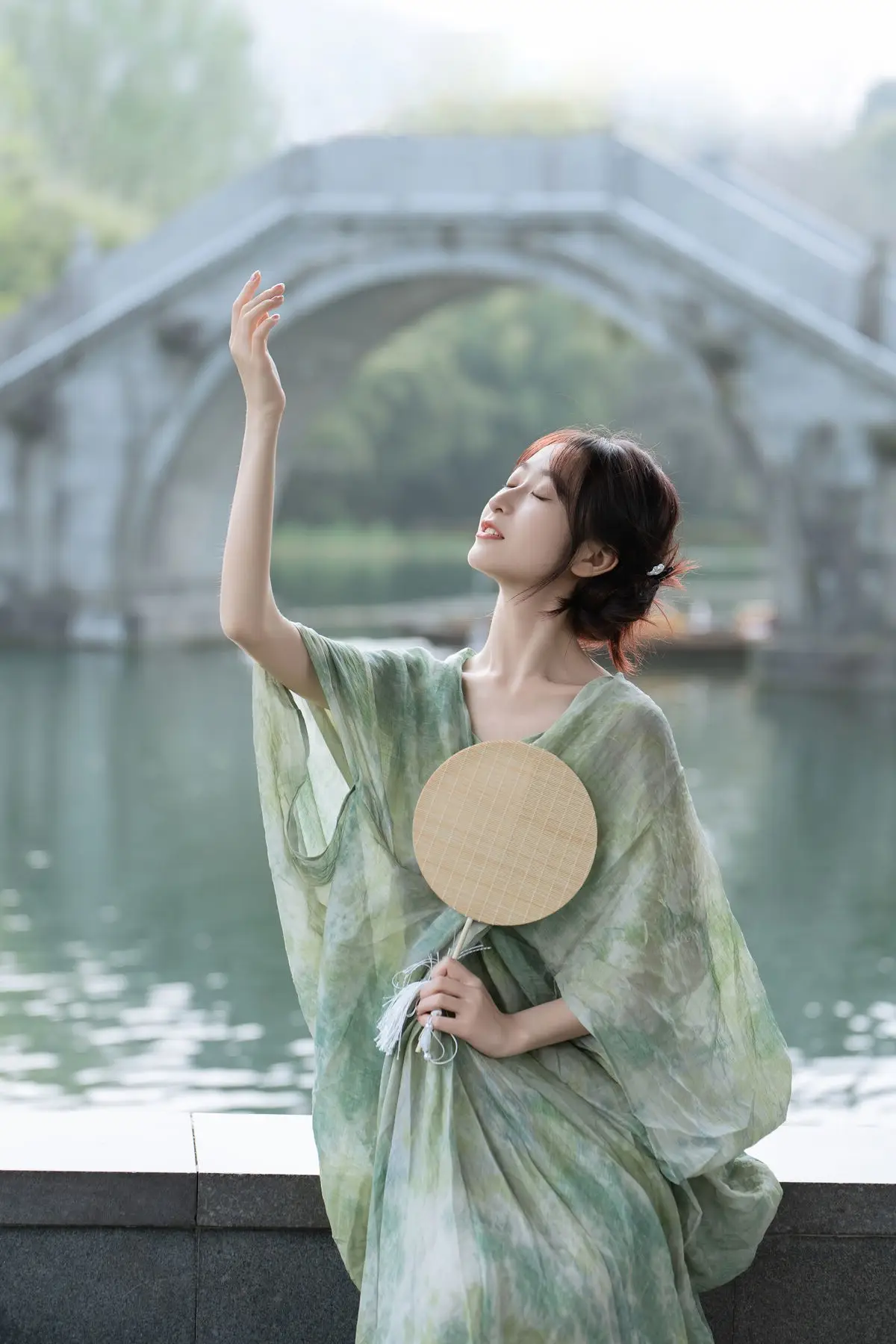 Xiao He's Ethereal Beauty by the Water: A Poetic Glimpse into YiTuYu Vol.8571's Traditional Charm