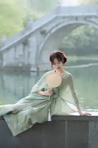 Xiao He's Ethereal Beauty by the Water: A Poetic Glimpse into YiTuYu Vol.8571's Traditional Charm - image 14