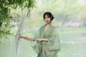 Xiao He's Ethereal Beauty by the Water: A Poetic Glimpse into YiTuYu Vol.8571's Traditional Charm - image 3
