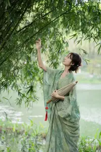 Xiao He's Ethereal Beauty by the Water: A Poetic Glimpse into YiTuYu Vol.8571's Traditional Charm - image 6
