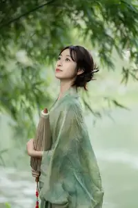 Xiao He's Ethereal Beauty by the Water: A Poetic Glimpse into YiTuYu Vol.8571's Traditional Charm - image 10
