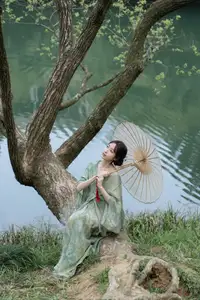 Xiao He's Ethereal Beauty by the Water: A Poetic Glimpse into YiTuYu Vol.8571's Traditional Charm - image 12