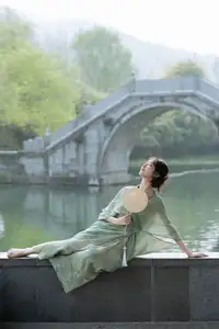 Xiao He's Ethereal Beauty by the Water: A Poetic Glimpse into YiTuYu Vol.8571's Traditional Charm - image 21