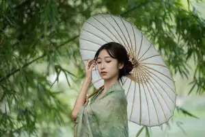 Xiao He's Ethereal Beauty by the Water: A Poetic Glimpse into YiTuYu Vol.8571's Traditional Charm - image 2