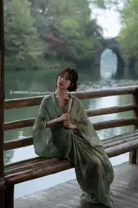 Xiao He's Ethereal Beauty by the Water: A Poetic Glimpse into YiTuYu Vol.8571's Traditional Charm - image 8