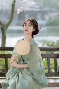 Xiao He's Ethereal Beauty by the Water: A Poetic Glimpse into YiTuYu Vol.8571's Traditional Charm - image 15