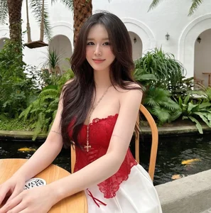 Stunning Lifestyle and Fashion Inspiration: A Closer Look at Modern Chic Aesthetics and Trendy Street Style for the Global Influencer - image 2