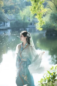 The Beauty of Jian Jia: YITUYU Art Language Featuring Er Liang Feng Yue - image 14