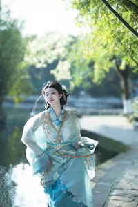 The Beauty of Jian Jia: YITUYU Art Language Featuring Er Liang Feng Yue - image 3