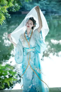 The Beauty of Jian Jia: YITUYU Art Language Featuring Er Liang Feng Yue - image 8