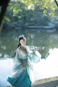 The Beauty of Jian Jia: YITUYU Art Language Featuring Er Liang Feng Yue - image 4