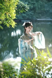 The Beauty of Jian Jia: YITUYU Art Language Featuring Er Liang Feng Yue - image 5