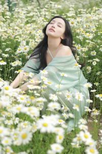 YiTuYu Art Language Vol.7001: Exquisite Visual Artistry with Model Jing Zi Jinns - image 12