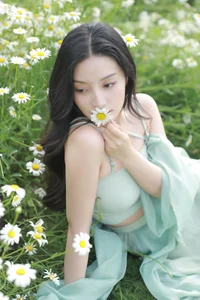 YiTuYu Art Language Vol.7001: Exquisite Visual Artistry with Model Jing Zi Jinns - image 0