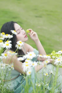 YiTuYu Art Language Vol.7001: Exquisite Visual Artistry with Model Jing Zi Jinns - image 2