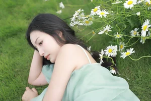 YiTuYu Art Language Vol.7001: Exquisite Visual Artistry with Model Jing Zi Jinns - image 3