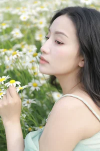 YiTuYu Art Language Vol.7001: Exquisite Visual Artistry with Model Jing Zi Jinns - image 35