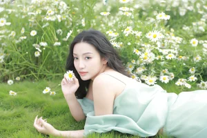 YiTuYu Art Language Vol.7001: Exquisite Visual Artistry with Model Jing Zi Jinns - image 30