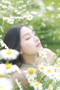 YiTuYu Art Language Vol.7001: Exquisite Visual Artistry with Model Jing Zi Jinns - image 11