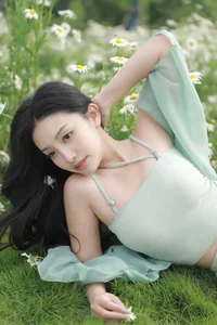 YiTuYu Art Language Vol.7001: Exquisite Visual Artistry with Model Jing Zi Jinns - image 5