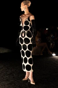 Elegance Unveiled: The Most Stunning Luxury Gowns and Haute Couture Masterpieces from Paris Fashion Week - image 3