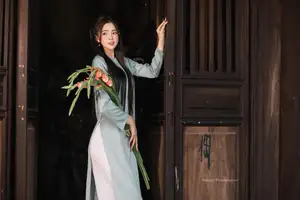 Elegant Ao Dai Beauty: Vietnamese Girl's Grace with Flowers in a Classic Setting - image 4