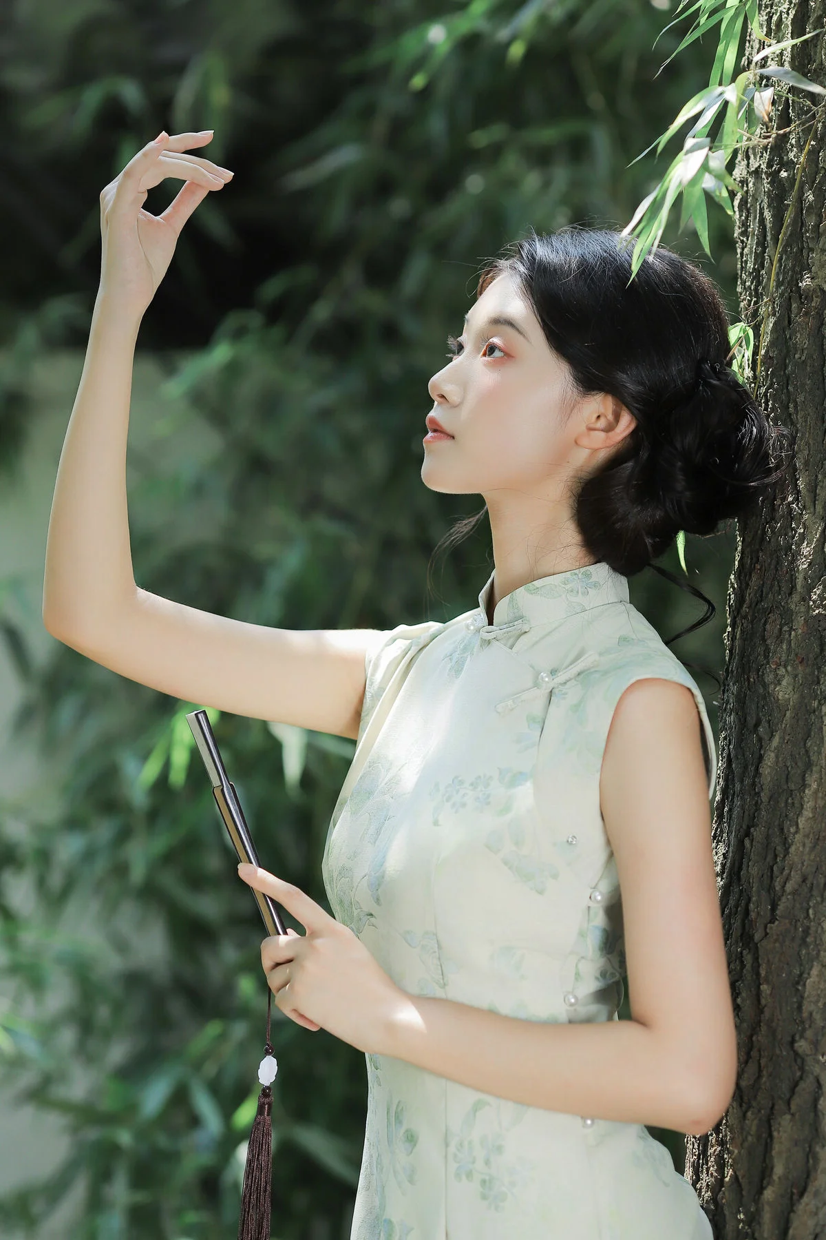 YiTuYu Art Language Vol.10172: Yi Kou Shao Mai 19-Page Exclusive Portrait and Lifestyle Collection