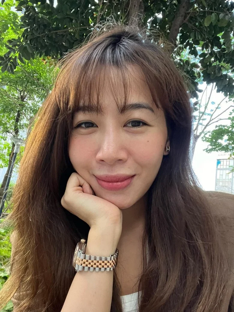 Ageless Beauty: Famous Road to Mount Olympia Star Stuns Fans with Flawless Bare-Faced Photos in Her 40s