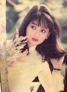 The Timeless Elegance of Vietnam's Renowned Female CEO Le Hong Thuy Tien - image 3