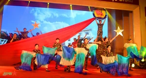 Dong Bac Corporation Hosts Vibrant Mass Arts Festival Celebrating Worker Community - image 5