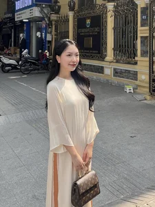 The Post-Partum Glow: Mai Ha Trang, Wife of Ha Duc Chinh, Shines with Beauty - image 4