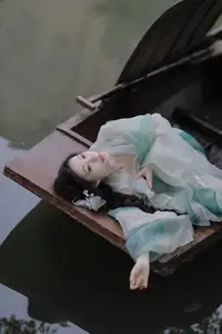 Wu Yue's Serene Classical Beauty in Traditional Attire - YiTuYu Vol.8711 - image 9