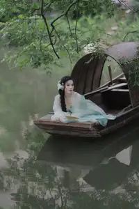 Wu Yue's Serene Classical Beauty in Traditional Attire - YiTuYu Vol.8711 - image 8