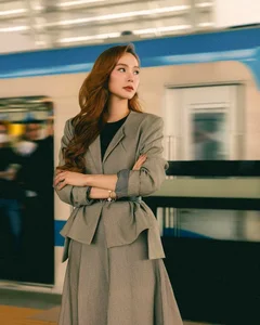 Urban Style and Modern Transit: Trendy Fashion Check-in at Ben Thanh Metro - image 2