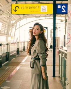 Urban Style and Modern Transit: Trendy Fashion Check-in at Ben Thanh Metro - image 5