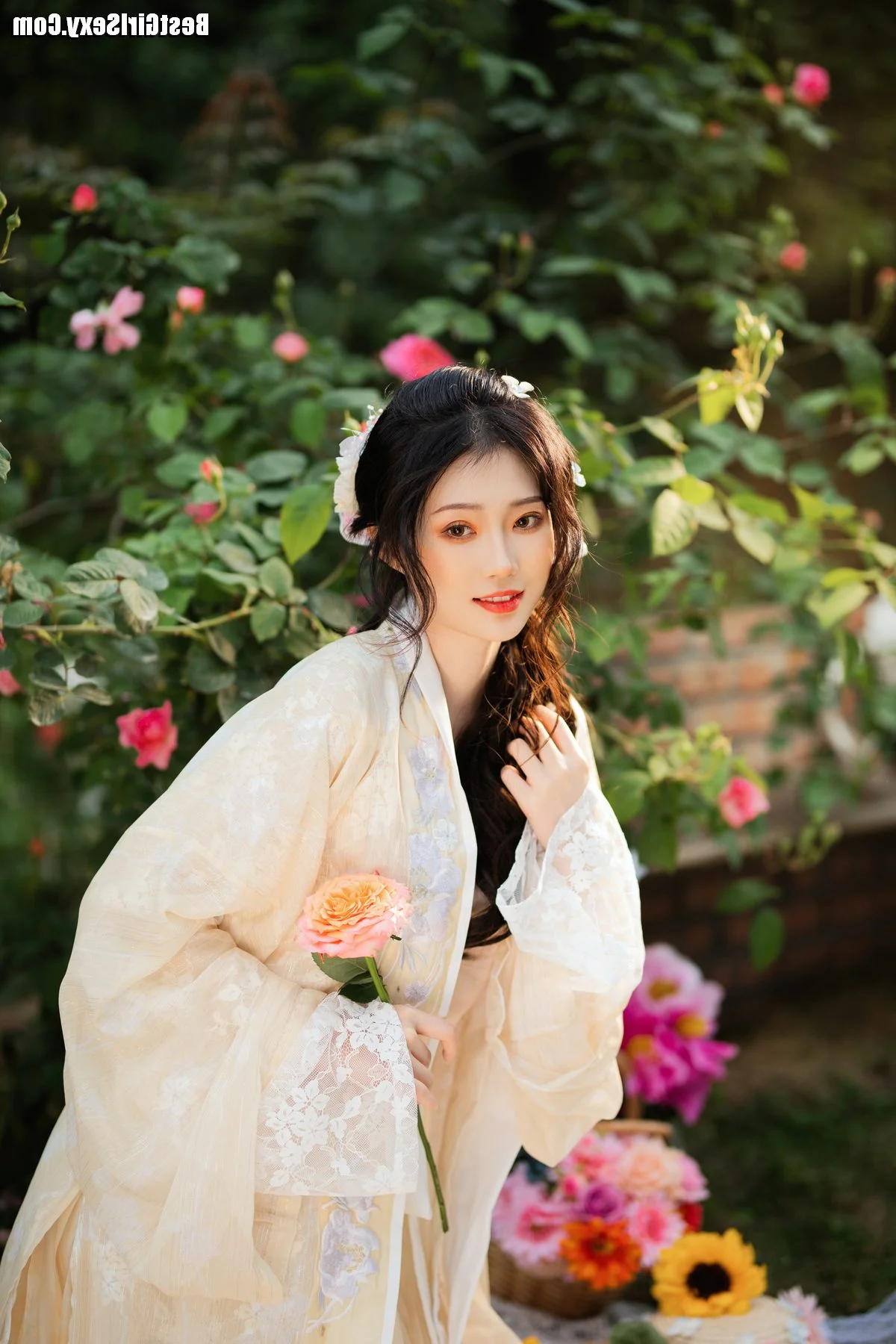 YiTuYu Art Language Vol.4063: Featuring the Graceful Liu Liu Yang Liu Liu