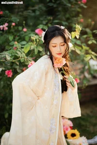 YiTuYu Art Language Vol.4063: Featuring the Graceful Liu Liu Yang Liu Liu - image 8