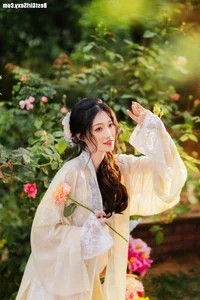 YiTuYu Art Language Vol.4063: Featuring the Graceful Liu Liu Yang Liu Liu - image 12