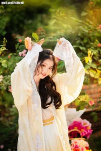 YiTuYu Art Language Vol.4063: Featuring the Graceful Liu Liu Yang Liu Liu - image 21