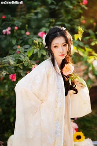 YiTuYu Art Language Vol.4063: Featuring the Graceful Liu Liu Yang Liu Liu - image 4