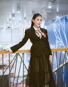 Pham Ngan Anh: Stylish Lecturer Captivates With Special Campus Rules - image 6