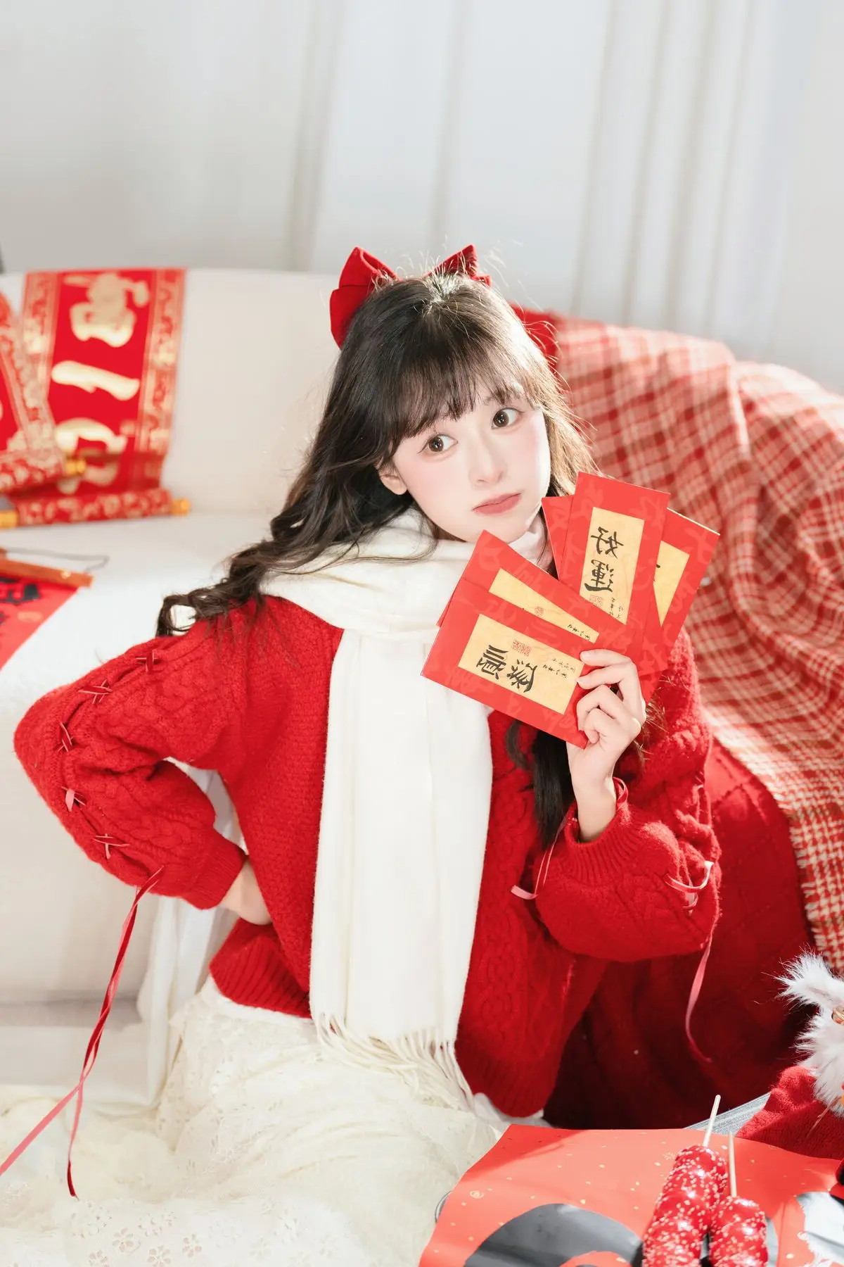 YiTuYu Vol.8524: Xia Yu Xiao Nian Embraces Lunar New Year in Radiant Red Sweater Style