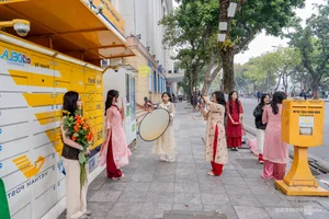 Hanoi's 'Muses' Gather for Traditional Tet Holiday Photography - image 0