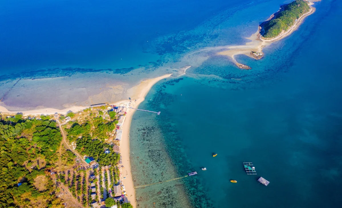 Diep Son Island: Walking Across the Sea on Vietnam’s Most Famous Sand Bridge