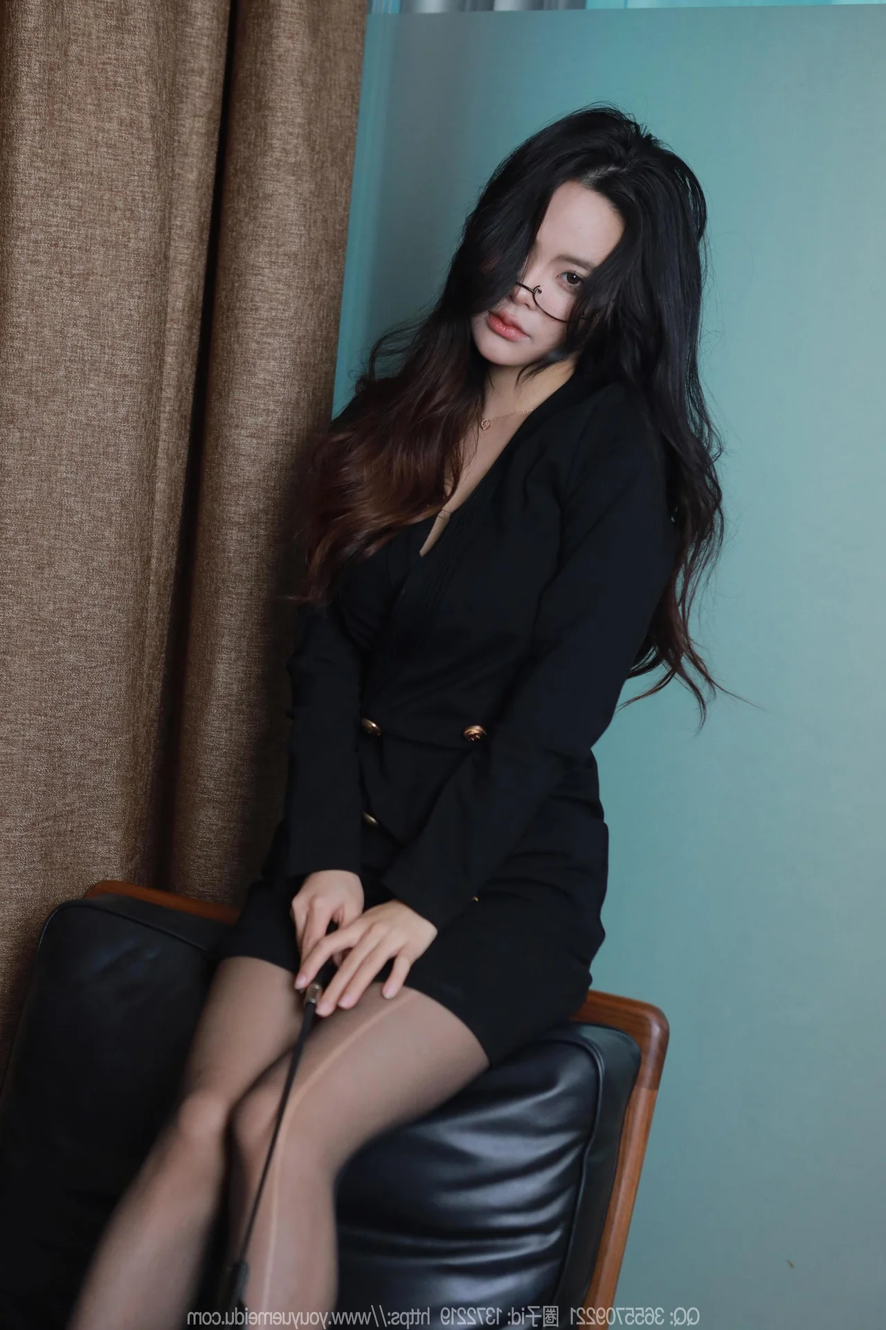 IESS Collection: Tu Tu Showcases Sophistication in Charming Black Clothes