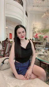 Phuong Le Sparks Viral Debate with Strong Praise for Binh Tinh and Sharp Criticism of Sister Ni - image 2