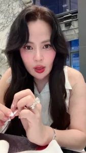 Phuong Le Sparks Viral Debate with Strong Praise for Binh Tinh and Sharp Criticism of Sister Ni - image 0