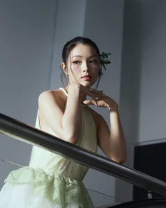 Radiant Beauty: Vietnamese Actress Lan Thy Celebrates Romantic Engagement to Her Conductor Boyfriend After Two Years of Love - image 0